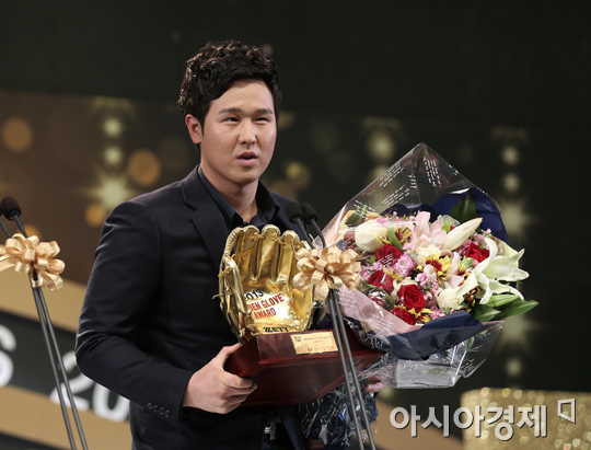[포토] 최정 '3루수 부문 골든글러브'