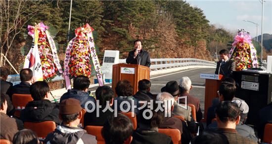 허남석 곡성군수가 인사말을 하고있다.