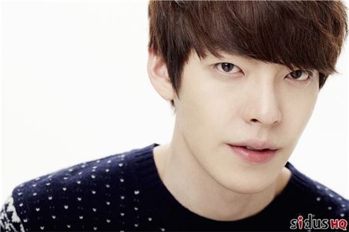 김우빈, 'SBS 연기대상' MC로 나서…"역시 대세남"