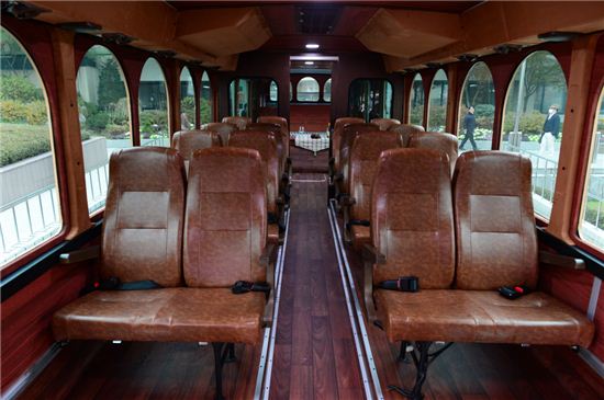 국내 기술로 개발된 최초 트롤리버스 강남서 운행