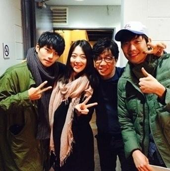 ▲(왼쪽부터)이이경과 설리, 박철민, 최다니엘(출처: 연극 '그와 그녀의 목요일' 트위터)