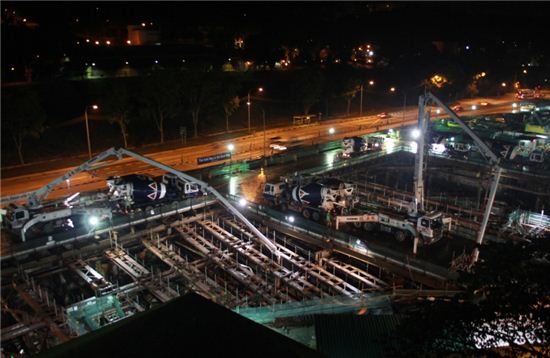 GS건설이 싱가포르 시내 어퍼 부킷 티마 도로에서 진행 중인 지하철 공사 C913구간은 안전사고 없는 무재해 현장으로 평가 받고 있다.