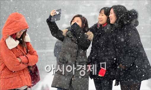 [포토]'즐거운 자들과 추운자'