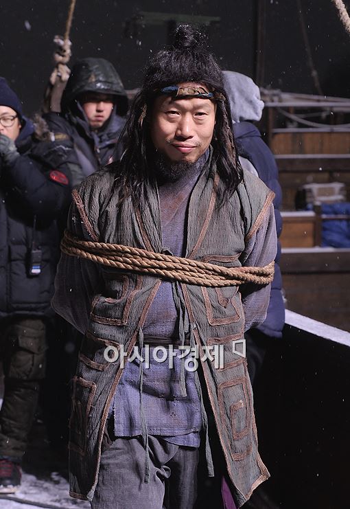[포토]유해진, '밧줄에 묶인 모습이 너무 자연스러워~'