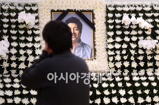 [포토]눈물바다된 故 김지훈 빈소