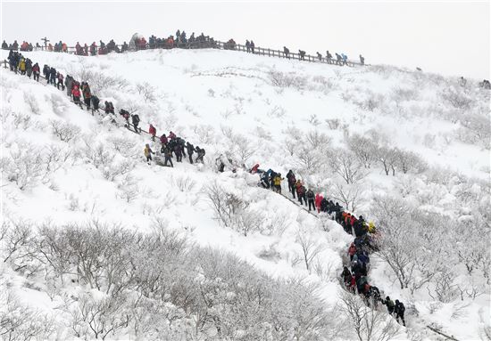 눈 내린 겨울산…그곳에 가고 싶다