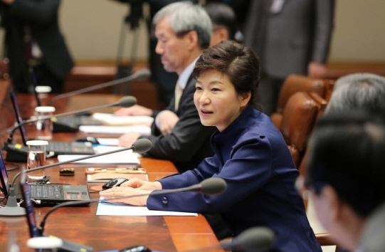 지난 9일 청와대에서 수석비서관회의를 주재하고 있는 박근혜 대통령(사진제공 : 청와대)