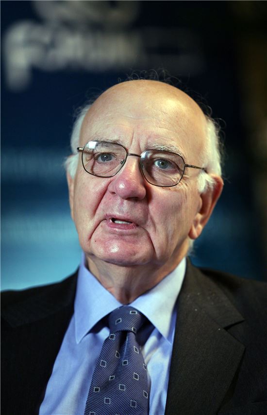 '볼커 룰' 완화에 뿔난 볼커, 파월에 항의서한