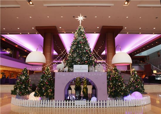 별난 트리가 성탄을 더 아름답게 하네, 호텔 '트리'스마스