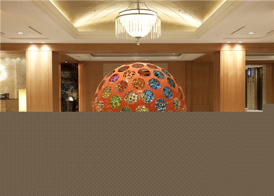 별난 트리가 성탄을 더 아름답게 하네, 호텔 '트리'스마스