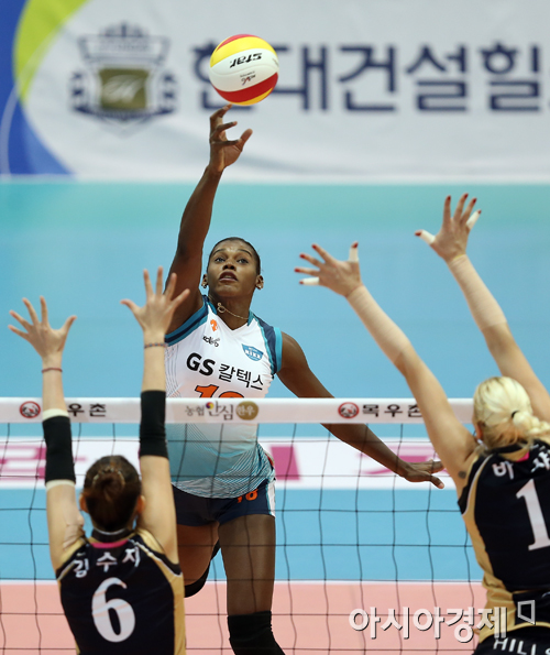 [포토] 베띠 '키를 살짝 넘기며'