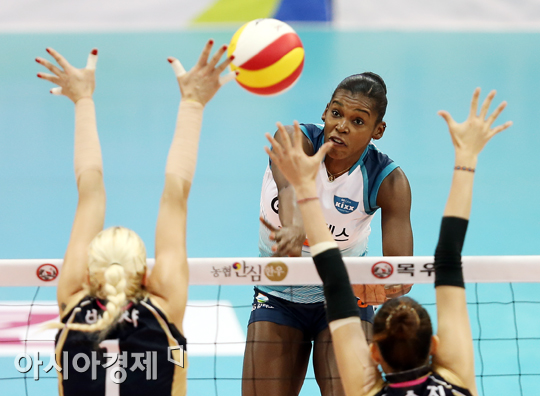 [포토] 스파이크 때리는 베띠