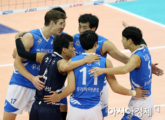 [포토] 득점에 기뻐하는 우리카드