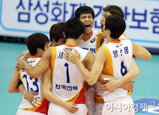 [포토] 포효하는 하경민 '서브 에이스!'