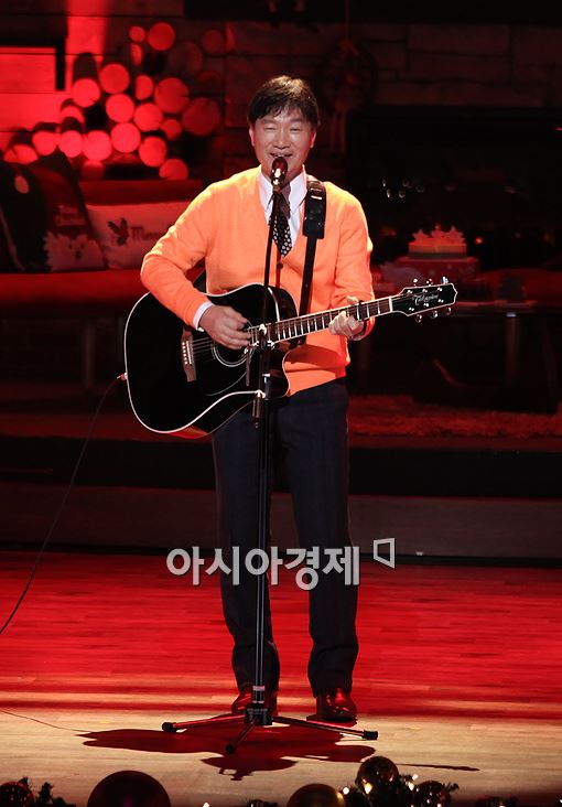 [포토]김세환, '녹슬지 않은 멋진 기타실력'
