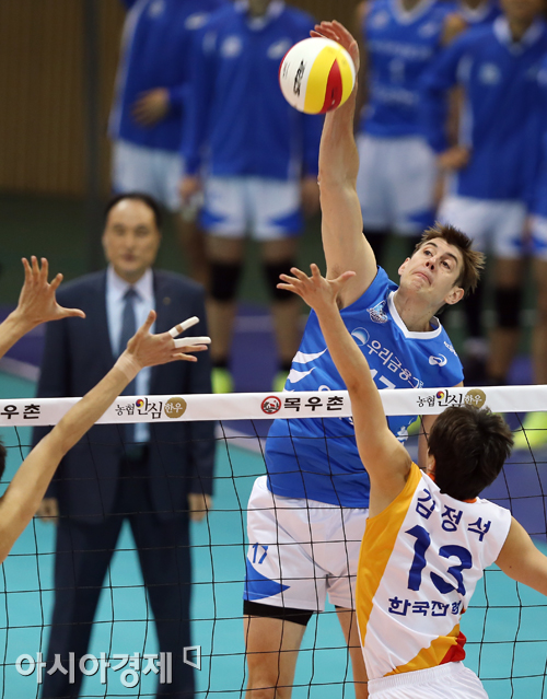 [포토] 루니 '감독님이 보고계셔'