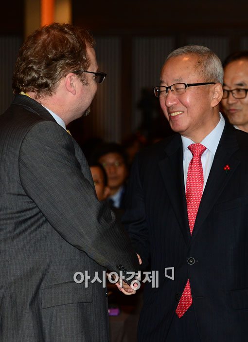 [포토]밝은 표정의 현오석 경제부총리 