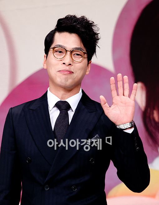 [포토]윤희석, '독특한 헤어스타일 눈길'