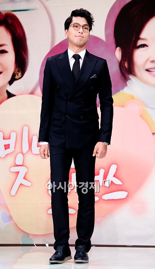 [포토]'빛나는 로맨스' 윤희석, 수줍은 포즈