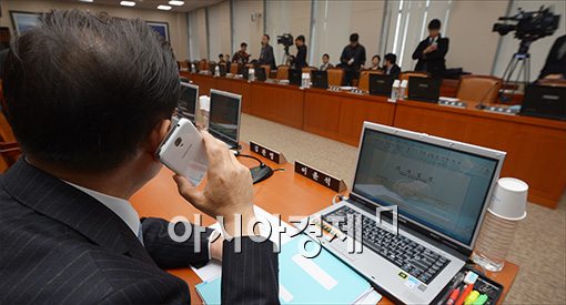 [포토]국토위 파행, 속타는 민주당