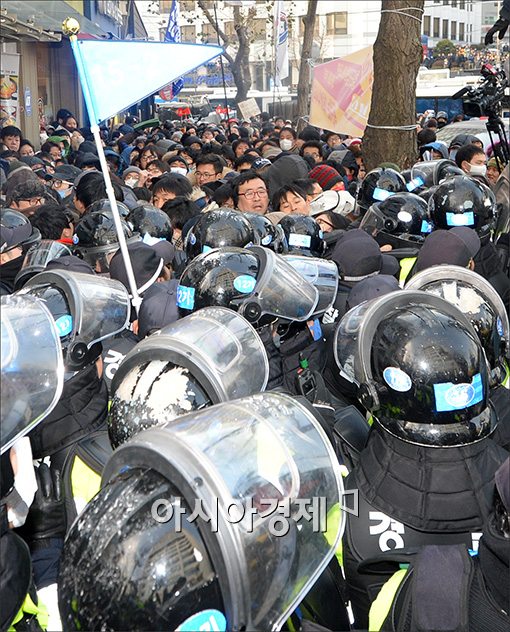 [포토]'노동자들은 안중에도 없다'