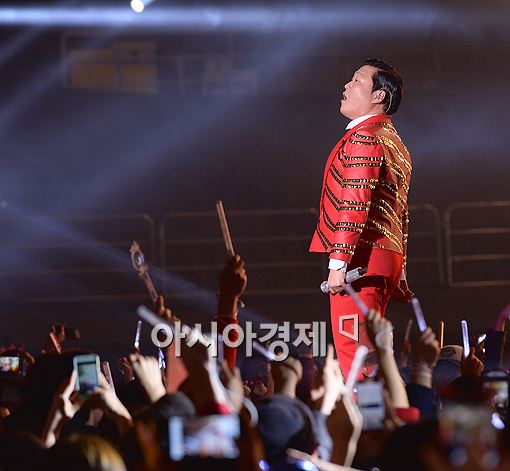 [포토]싸이 '더 높이 JUMP'