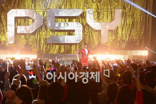 [포토]국제가수 싸이, '달밤의 체조' 콘서트