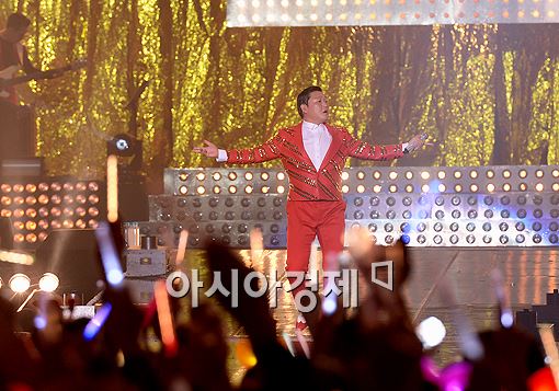 [포토]싸이, 화려한 퍼포먼스
