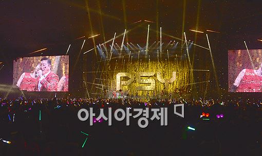 [포토]싸이 올나잇 스탠드 '달밤의 체조' 콘서트 열려