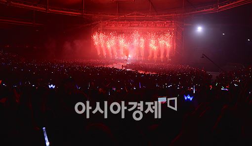 [포토]싸이 콘서트 '강렬한 폭죽'