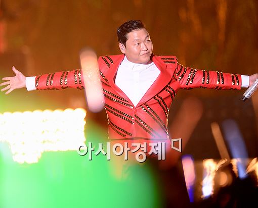 [포토]싸이, '거침없는 퍼포먼스'