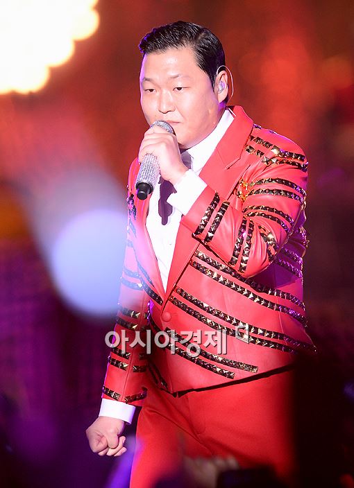 [포토]싸이, '눈빛 살아있네'