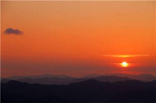 대구 앞산 일출.