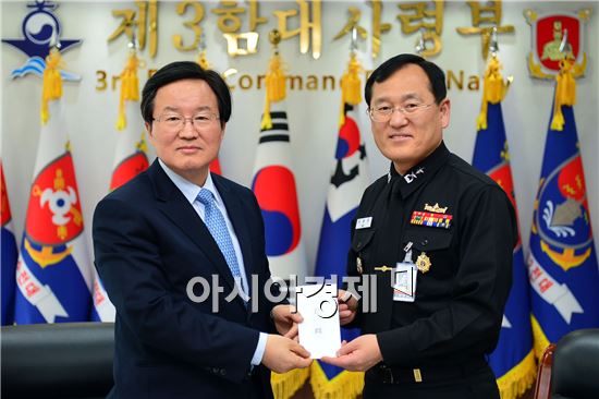 [포토]배용태 전남행정부지사 제3함대 장병 위문 