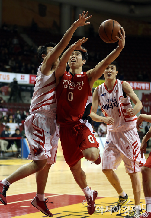 [포토] 김윤태 '반드시 넣고 말겠어'