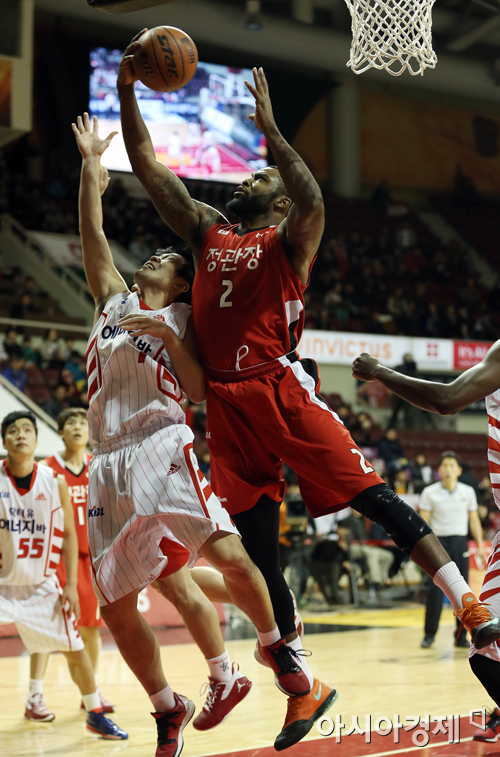 [포토] 에반스 '리바운드는 내가 제압한다'