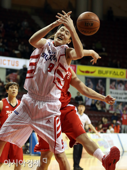 [포토] 최진수 '잡았다 놓쳤네'