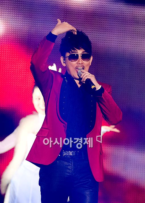 [포토]이승철, '여러분 사랑해요'