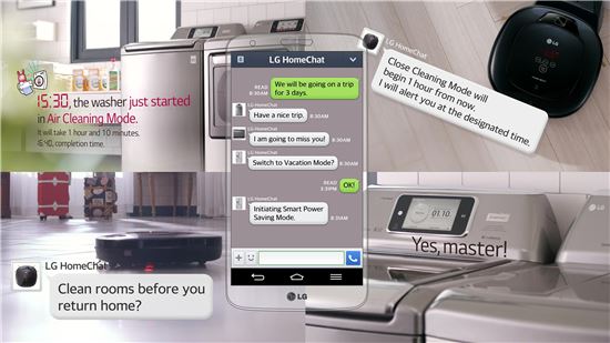 ▲LG전자가 사용자와 채팅하는 홈챗 서비스를 공개했다. 홈챗은 스마트폰을 통해 모바일 메신저 '라인'을 기반으로 가전제품과 친구처럼 일상언어로 대화할 수 있다. 