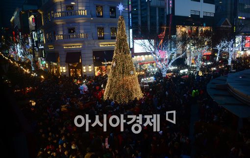 [포토]크리스마스 명동 거리, 발 디딜틈 없다 