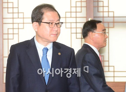 [포토]무거운 표정의 이성한-정홍원 