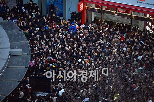 [포토]유연석 프리허그, '안전상 문제로 시간-장소 변경'