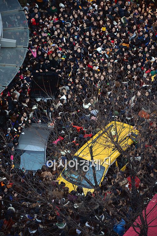 [포토]'명동 마비' 유연석, 인기 이정도?