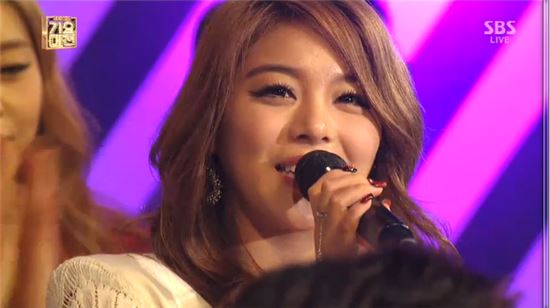 [SBS가요대전]에일리 "1월 컴백, 사랑 받으며 노래하고파"