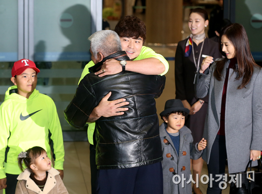 [포토] 추신수 '아버지 보고 싶었어요!'