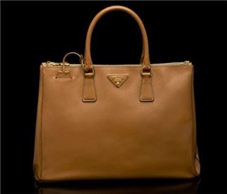 해외 직구 브랜드 순위 1위를 기록한 프라다 가방