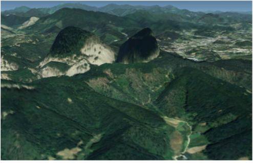 전북 진안군 마령면 동촌리 마이산(1961.4.22.고시)은 산봉우리의 모양이 말의 귀 모습을 닮았다고 하여 붙여진 이름이다. 사진은 마이산 모습이다.(자료 국토교통부 국토지리정보원)