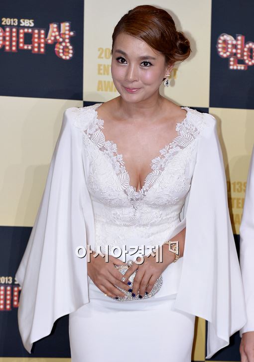 [포토]김원희, 아찔하게 드러낸 '가슴라인'