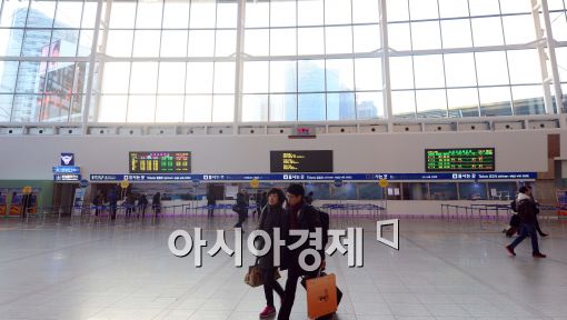 [포토]'한산한 서울역'
