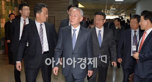 [포토]테연한 표정의 남재준 국정원장